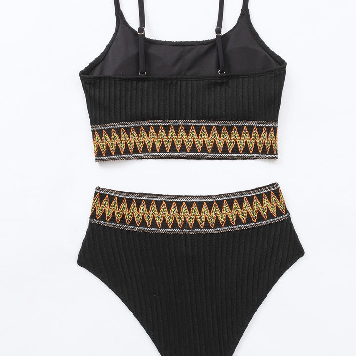 Damen bikini set med figurnära ribbmönster och färgglad elastisk midja Mirla-Eva Jonsson
