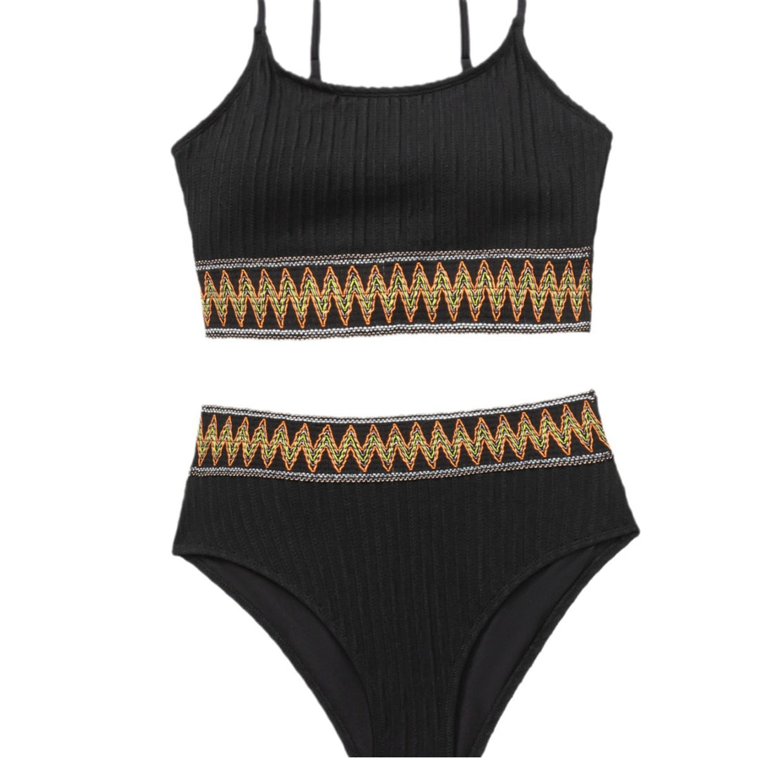 Damen bikini set med figurnära ribbmönster och färgglad elastisk midja Mirla-Eva Jonsson