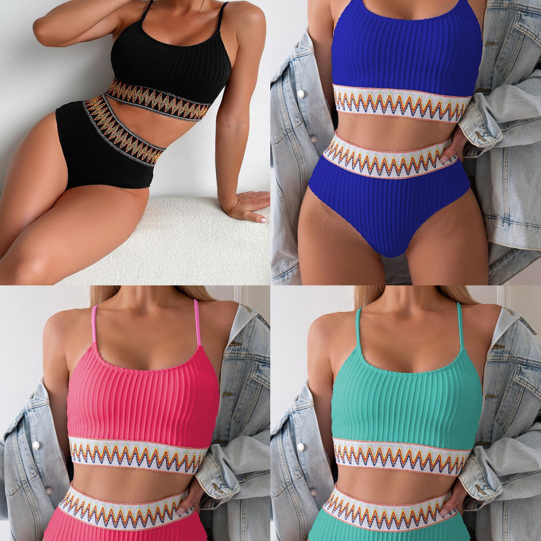 Damen bikini set med figurnära ribbmönster och färgglad elastisk midja Mirla-Eva Jonsson