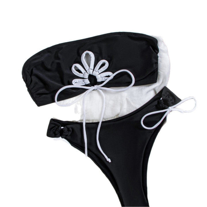 Damen bikini set med moderiktig snitt och dekorativt cut-out Mirla-Eva Jonsson