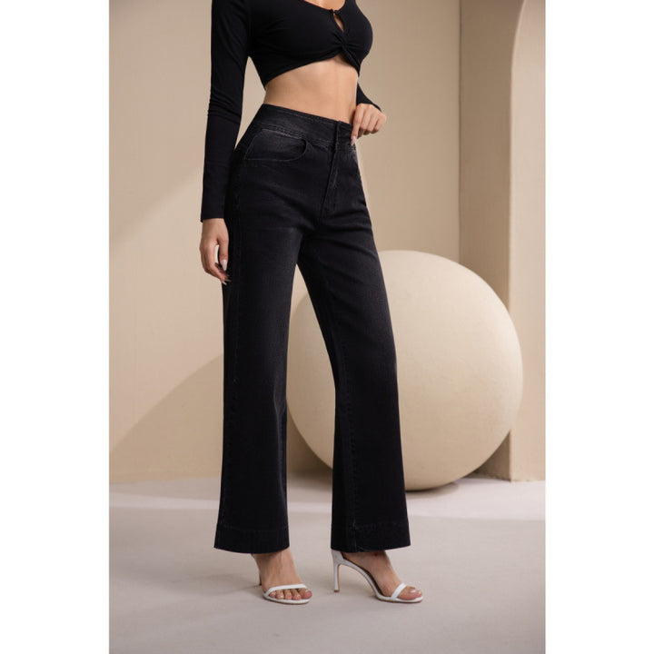 Damen breda högmidjade jeans med klassisk skärning och modern touch Mirla-Eva Jonsson