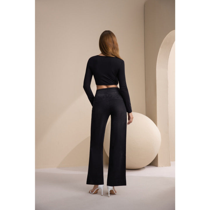 Damen breda högmidjade jeans med klassisk skärning och modern touch Mirla-Eva Jonsson