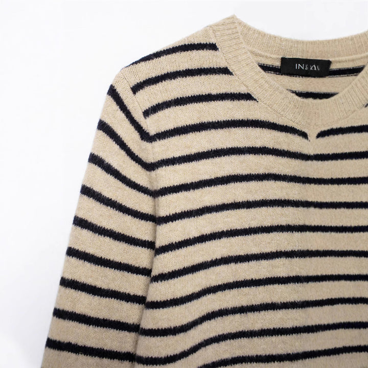 Damen cardigan med fint randmönster och eleganta knappdetaljer Mirla-Eva Jonsson