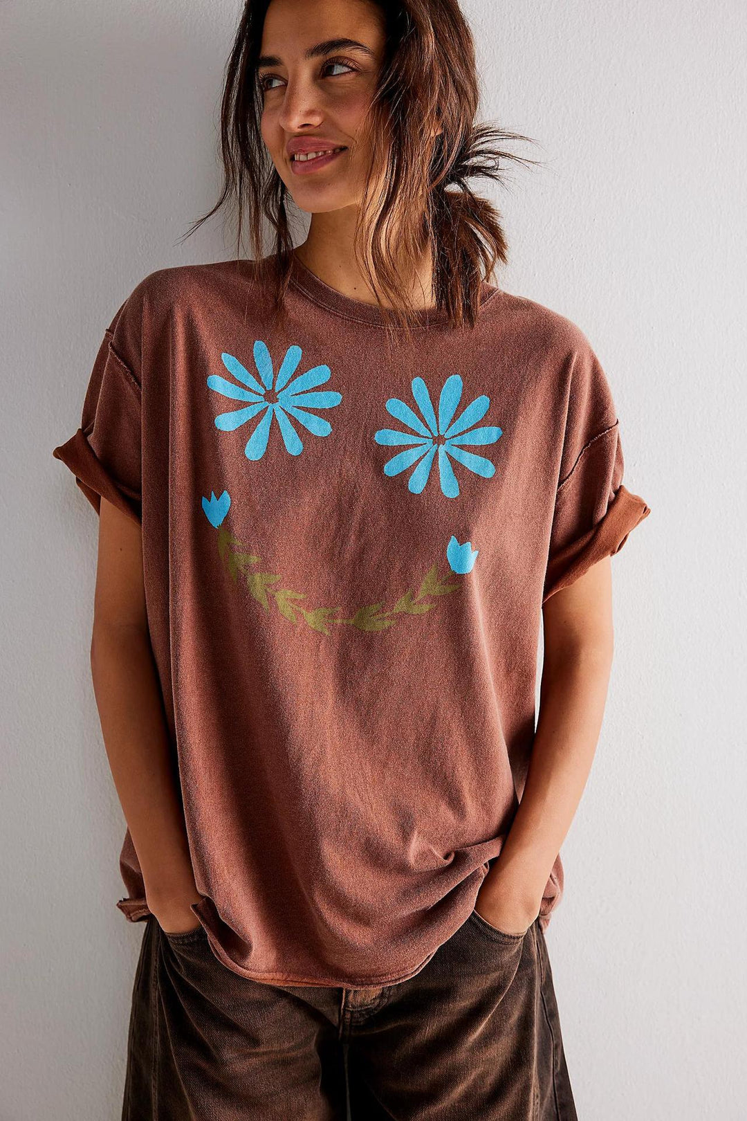 Damen casual T-shirt med blommig smiley-tryck och oversized passform Mirla-Eva Jonsson