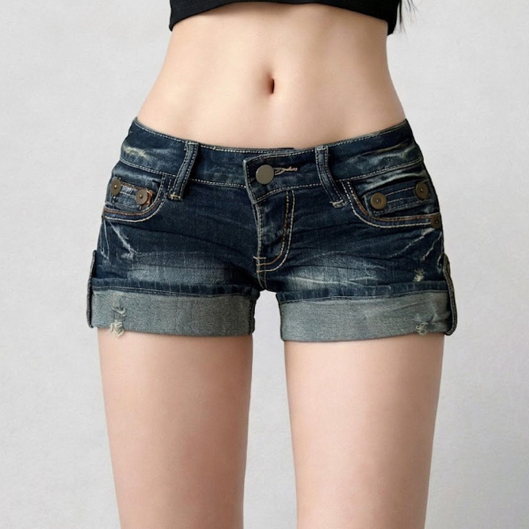 Damen casual denim shorts with stylish distressed details and rolled hem Mirla-Eva Jonsson