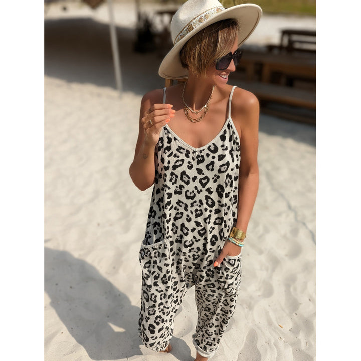 Damen casual jumpsuit med modernt leopardmönster och praktiska fickor Mirla-Eva Jonsson