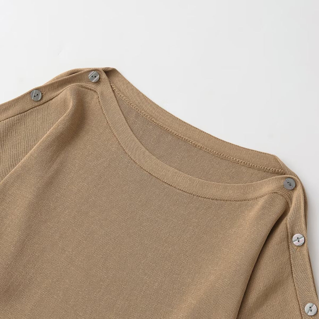 Damen casual top mit innovativem Schnitt und dekorativen Knöpfen Mirla-Eva Jonsson