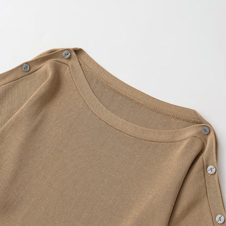 Damen casual top mit innovativem Schnitt und dekorativen Knöpfen Mirla-Eva Jonsson