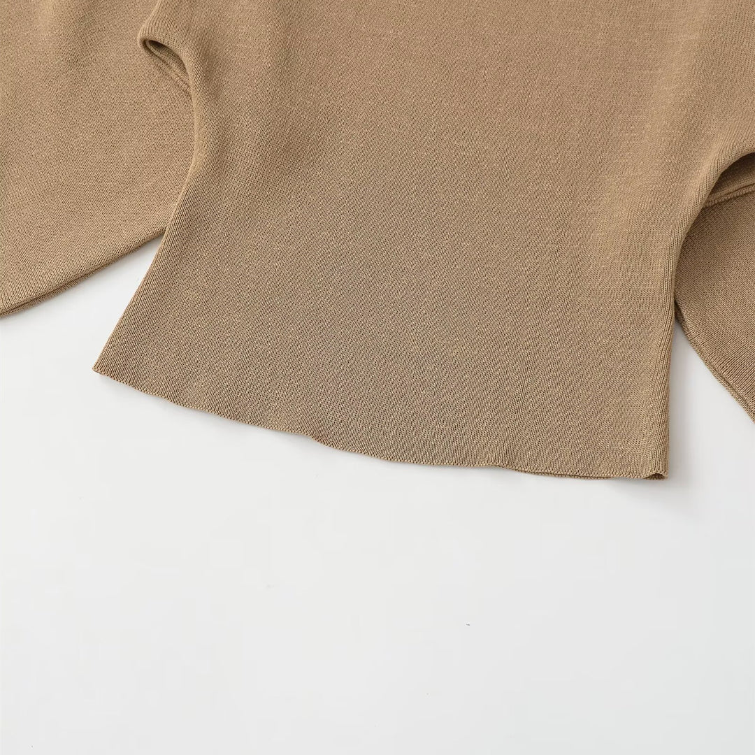 Damen casual top mit innovativem Schnitt und dekorativen Knöpfen Mirla-Eva Jonsson