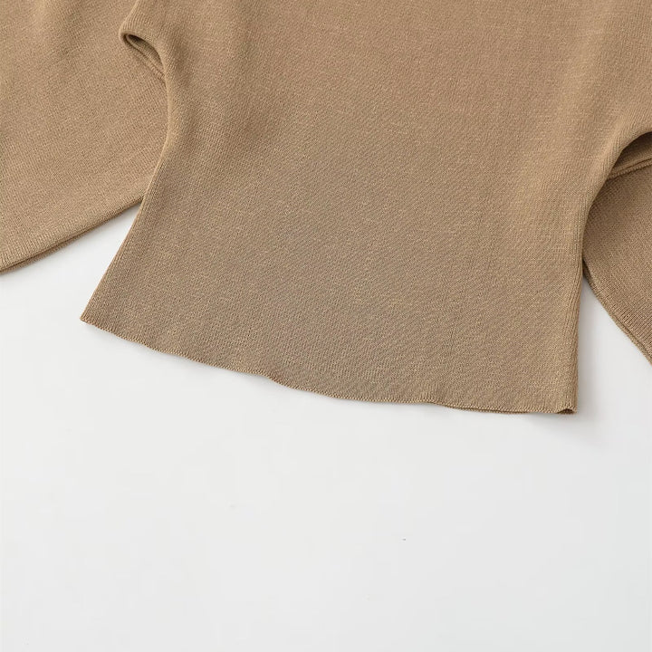Damen casual top mit innovativem Schnitt und dekorativen Knöpfen Mirla-Eva Jonsson