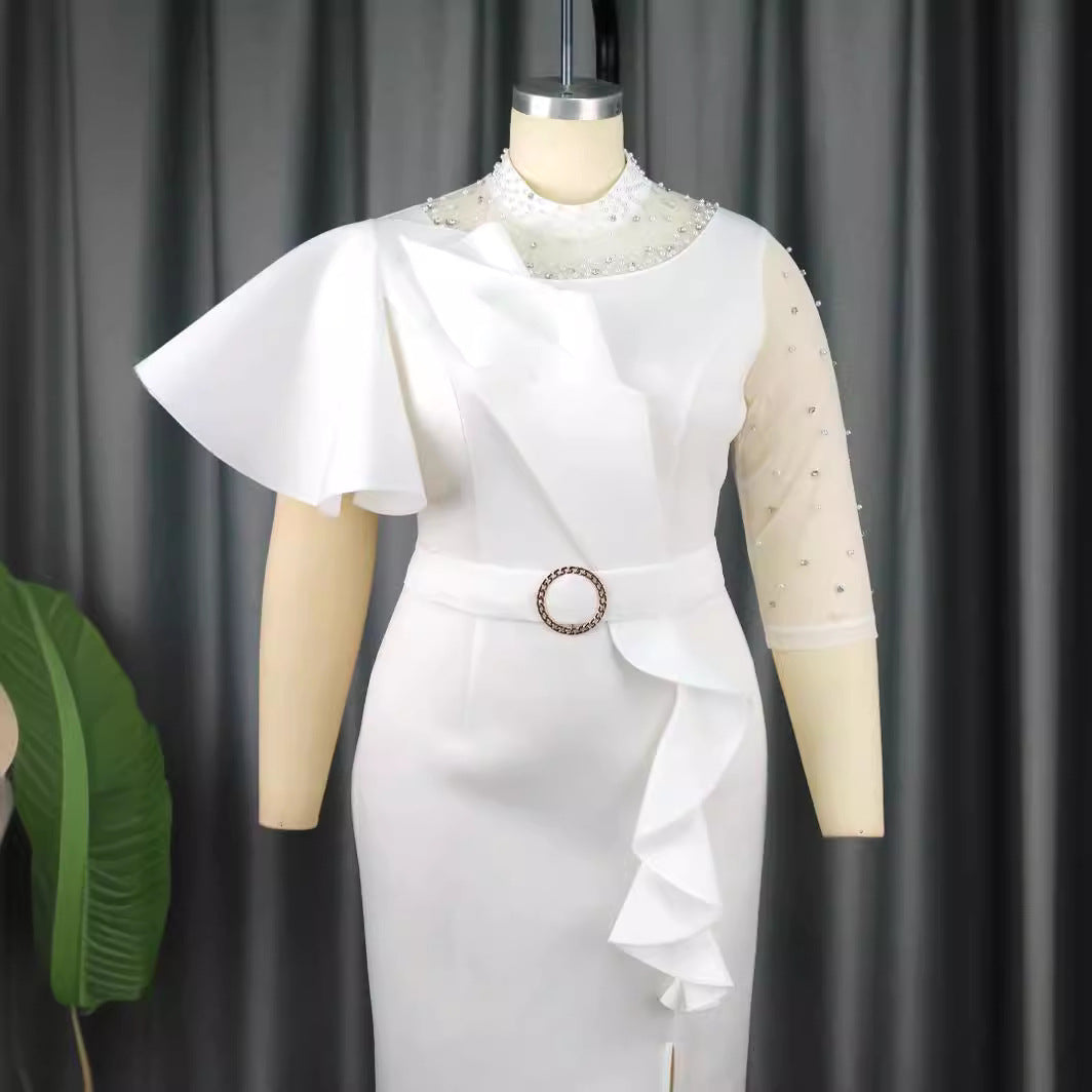 Damen cocktailklänning med asymmetrisk volangdesign och dekorativa pärlaccents Mirla-Eva Jonsson