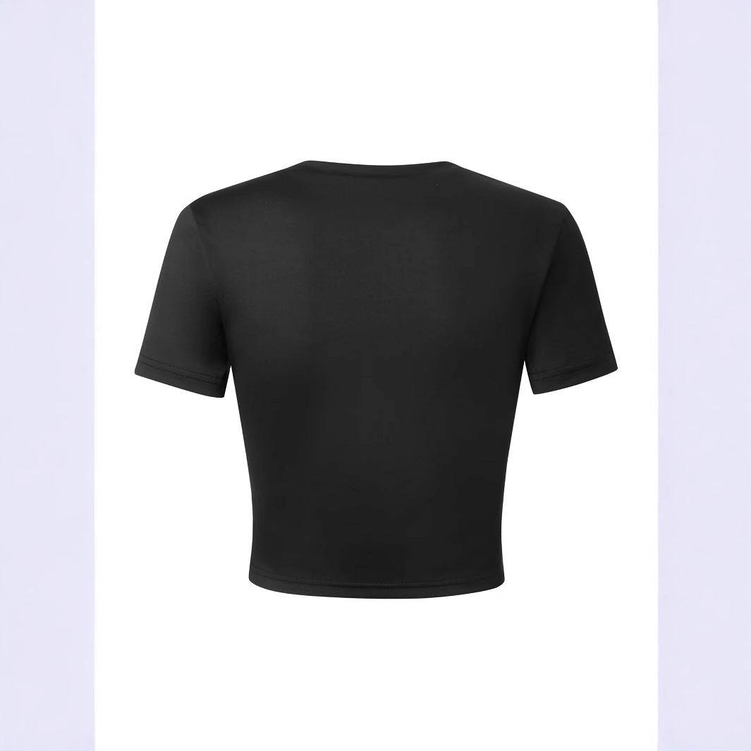 Damen crop shirt med ögonfallande typografidesign Mirla-Eva Jonsson