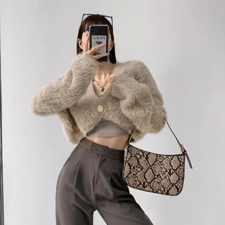 Damen cropped Strickjacke mit voluminösen Ärmeln und Knopfdetail Mirla-Eva Jonsson