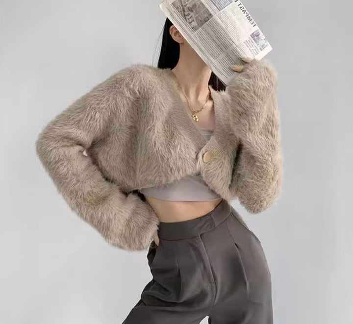 Damen cropped Strickjacke mit voluminösen Ärmeln und Knopfdetail Mirla-Eva Jonsson
