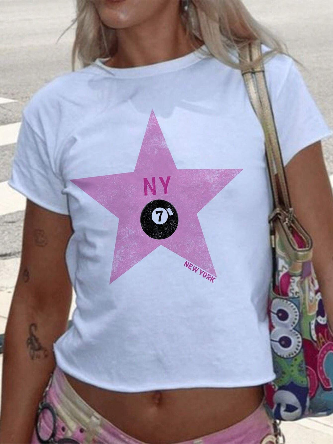 Damen cropped T-shirt med exklusivt hästmotiv och figursydd passform Mirla-Eva Jonsson