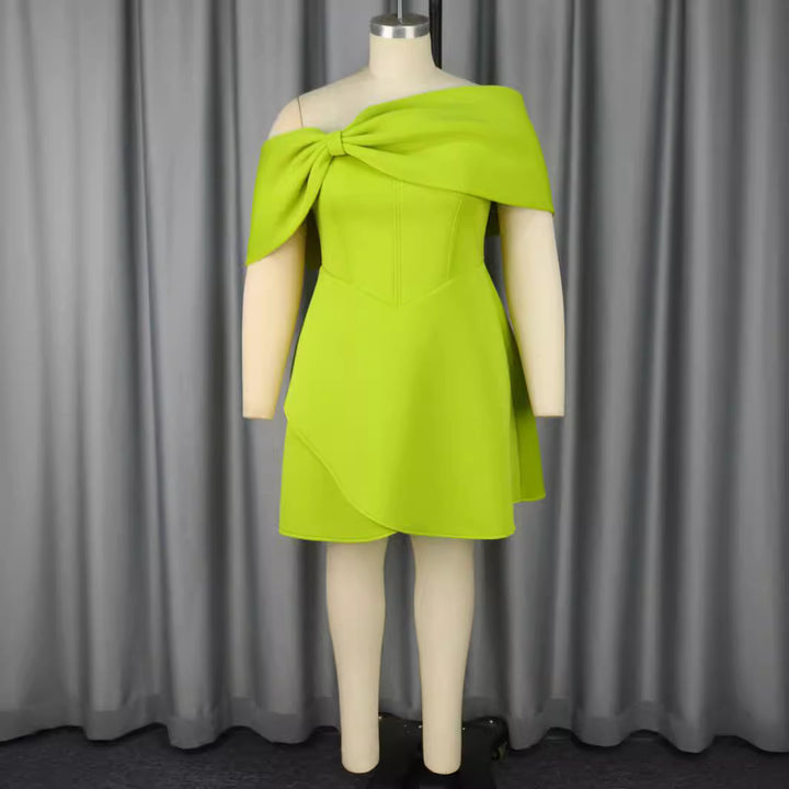 Damen elegant minikjol med asymmetrisk snitt och voluminös överdel Mirla-Eva Jonsson