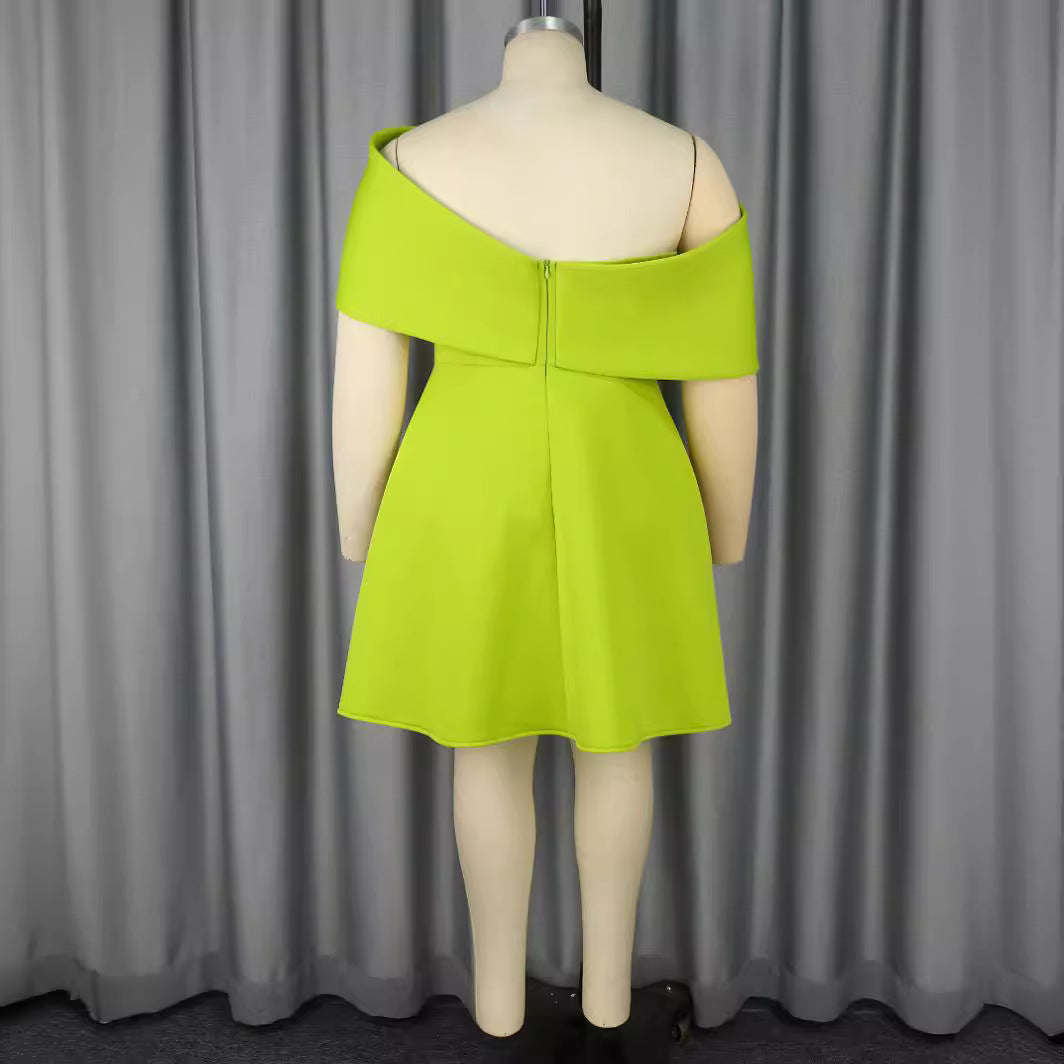 Damen elegant minikjol med asymmetrisk snitt och voluminös överdel Mirla-Eva Jonsson
