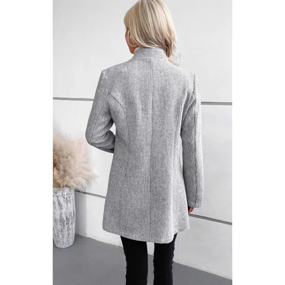 Damen elegant stickad blazer med slagkrage och subtil ribbstruktur Mirla-Eva Jonsson