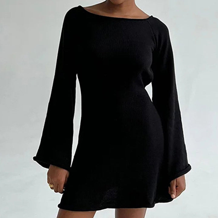Damen elegant stickad klänning med vida ärmar och figursydd silhuett Mirla-Eva Jonsson