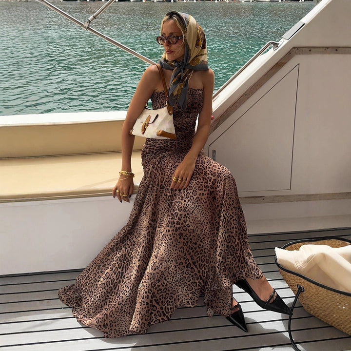 Damen elegant wrap dress with leopard print and voluminous hem Mirla-Eva Jonsson
