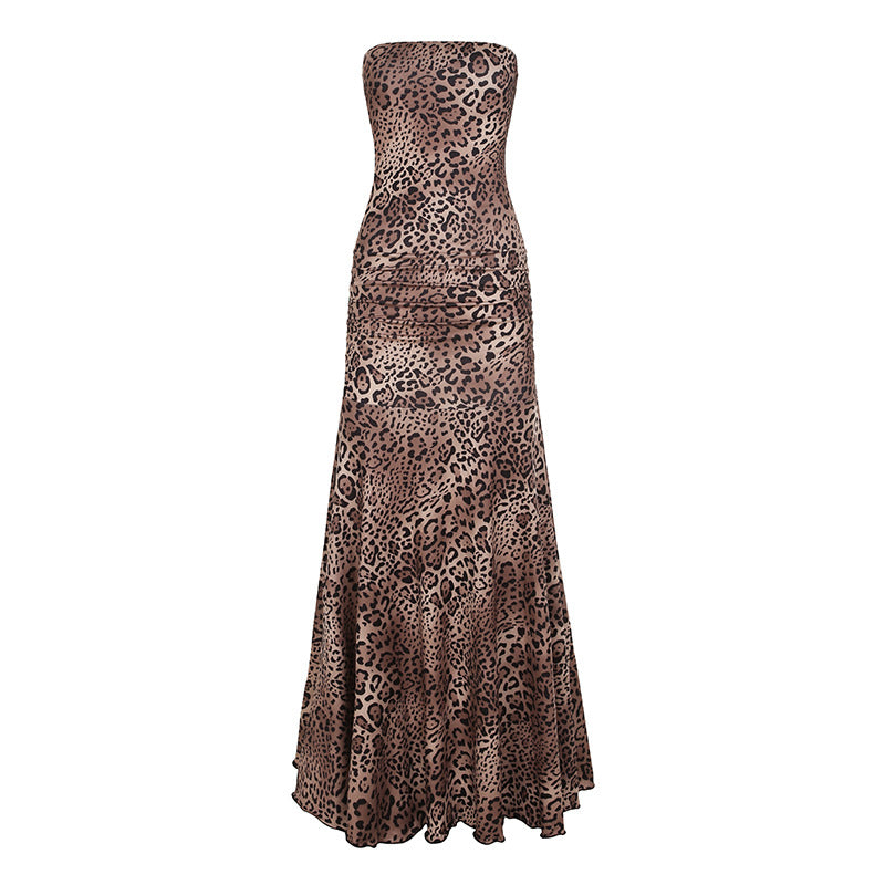 Damen elegant wrap dress with leopard print and voluminous hem Mirla-Eva Jonsson