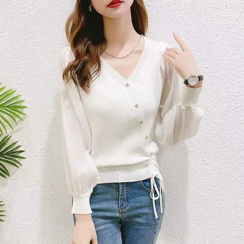 Damen eleganter Strickpullover mit Knopfdetails und transparenten Ärmeln Mirla-Eva Jonsson