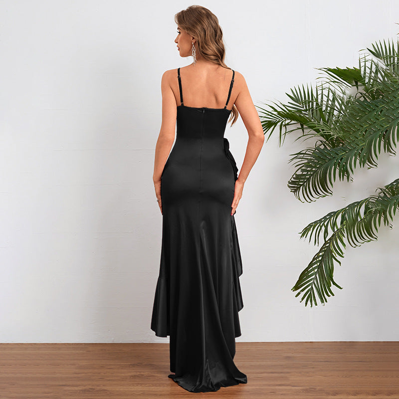 Damen elegantes Maxiklänning med asymmetrisk volangkant och figursydd silhuett Mirla-Eva Jonsson