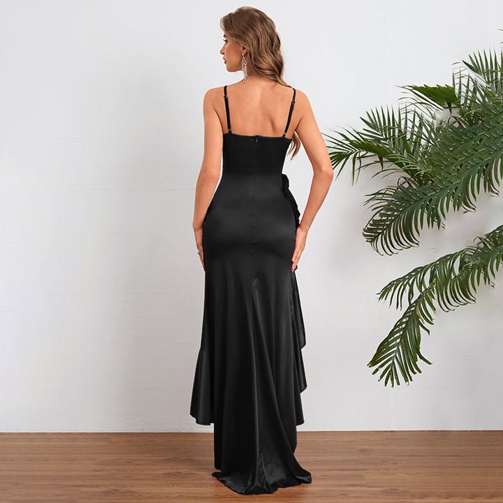Damen elegantes Maxiklänning med asymmetrisk volangkant och figursydd silhuett Mirla-Eva Jonsson