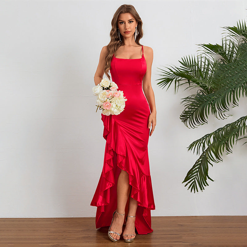 Damen elegantes Maxiklänning med asymmetrisk volangkant och figursydd silhuett Mirla-Eva Jonsson