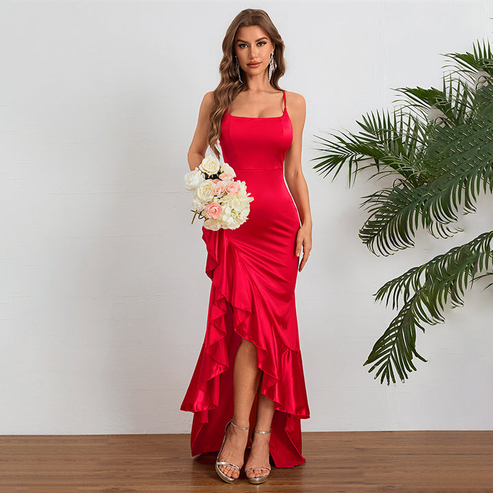 Damen elegantes Maxiklänning med asymmetrisk volangkant och figursydd silhuett Mirla-Eva Jonsson