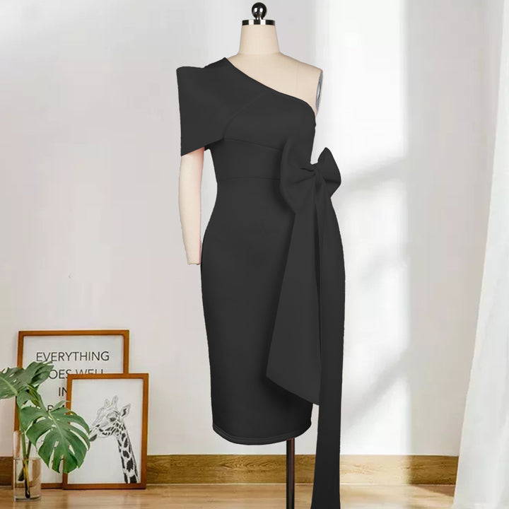 Damen elegantes Wickelkleid mit asymmetrischem Top und voluminösem Schleifenakzent Mirla-Eva Jonsson
