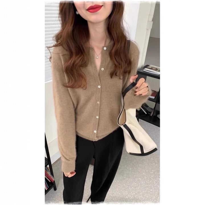 Damen feine Strickjacke mit Knopfleiste und weichem Material Mirla-Eva Jonsson