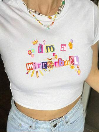 Damen figurbetontes Kurzarm-T-Shirt mit verspieltem Aufdruck Mirla-Eva Jonsson