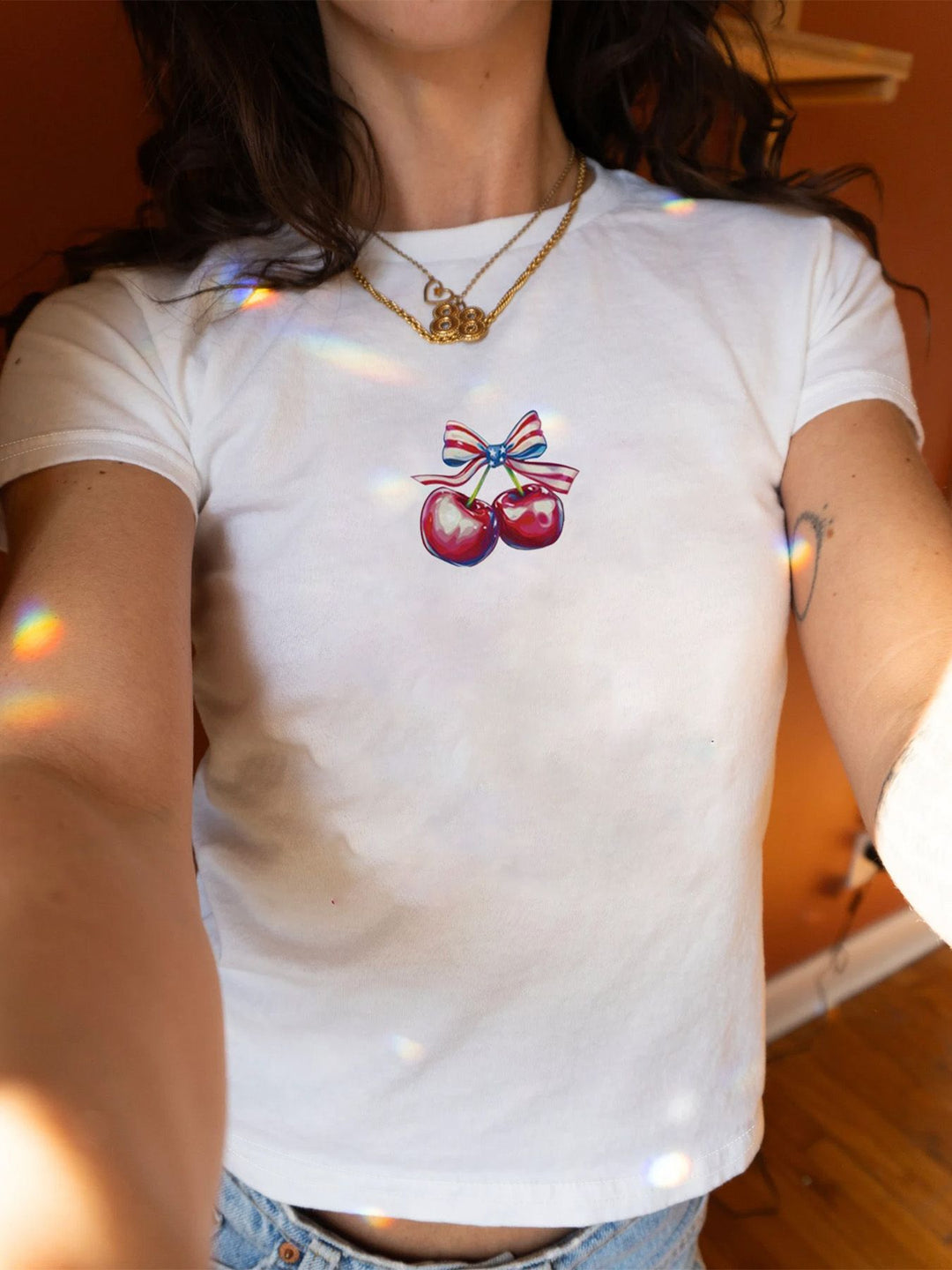 Damen figurbetontes Kurzarm-T-Shirt mit verspieltem Aufdruck Mirla-Eva Jonsson