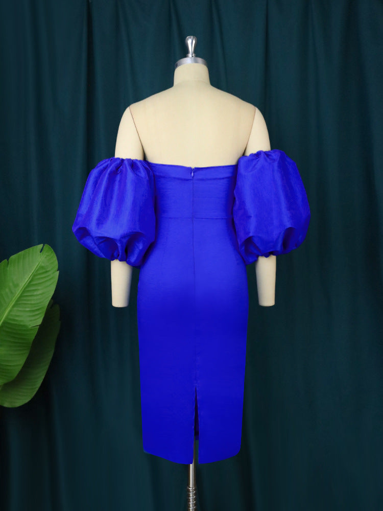 Damen figurnära klänning med off-shoulder design och voluminösa puffärmar Mirla-Eva Jonsson