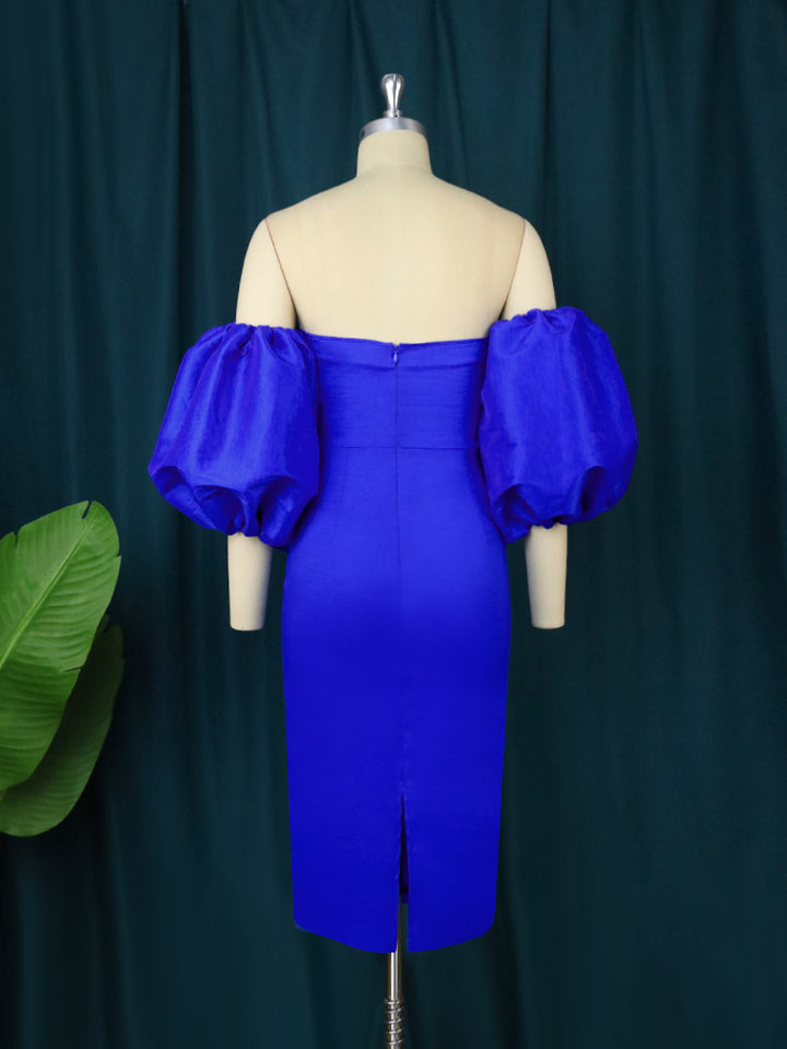 Damen figurnära klänning med off-shoulder design och voluminösa puffärmar Mirla-Eva Jonsson