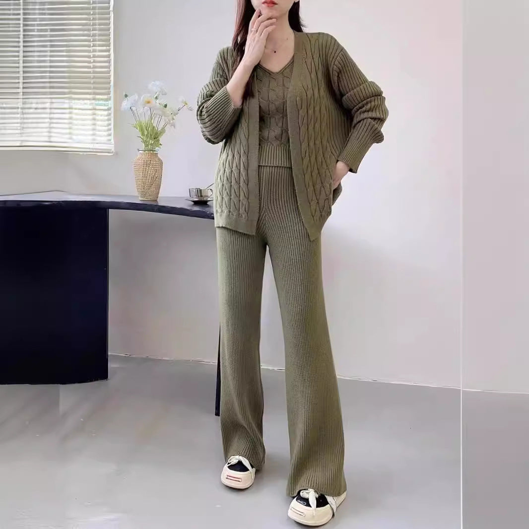 Damen finstickat ensemble med originellt flätmönster och vida byxor Eva Jonsson-Eva Jonsson