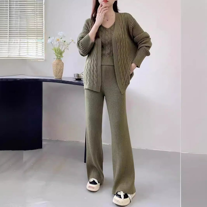 Damen finstickat ensemble med originellt flätmönster och vida byxor Eva Jonsson-Eva Jonsson
