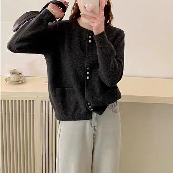 Damen gemütliche Strickjacke mit bunten Knöpfen und praktischen Taschen Mirla-Eva Jonsson