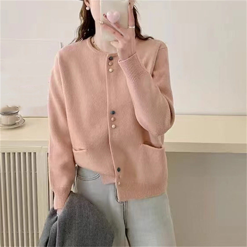 Damen gemütliche Strickjacke mit bunten Knöpfen und praktischen Taschen Mirla-Eva Jonsson