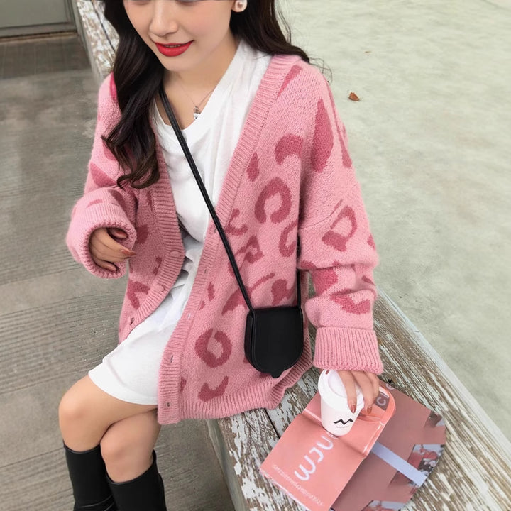 Damen gemütliche Strickjacke mit einzigartigem Leopardenmuster Mirla-Eva Jonsson