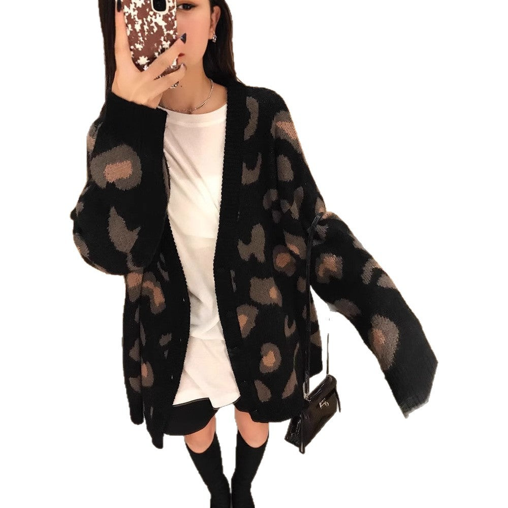 Damen gemütliche Strickjacke mit einzigartigem Leopardenmuster Mirla-Eva Jonsson