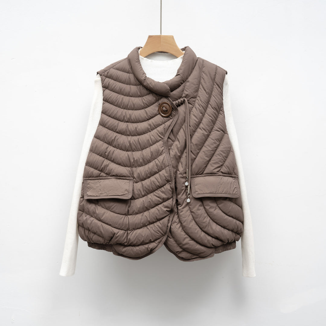 Damen gesteppte Weste mit innovativem Schnitt und funktionalen Taschen Mirla-Eva Jonsson
