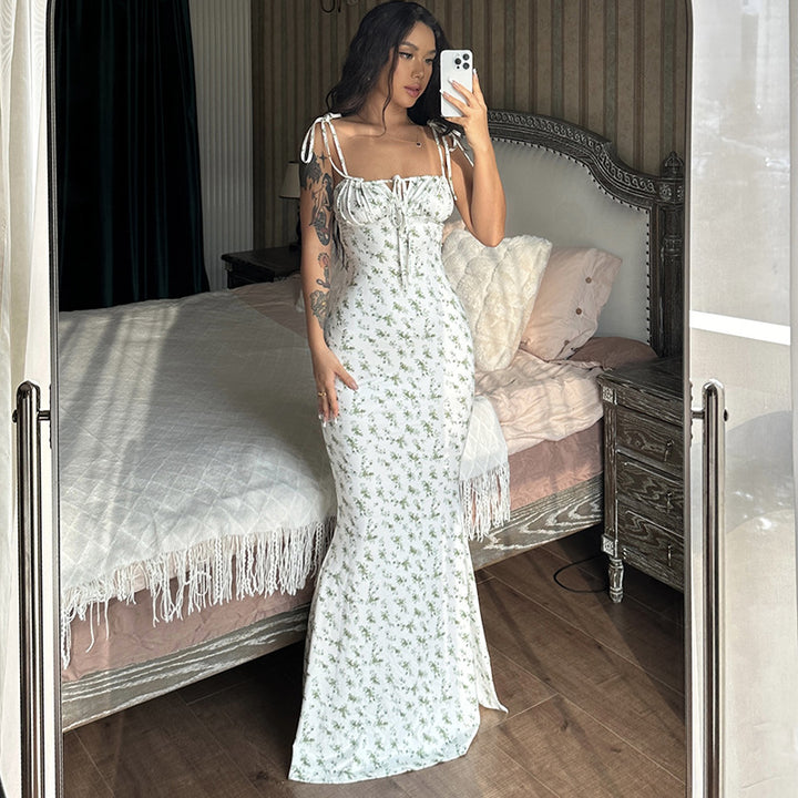 Damen golvlång klänning med blommönster och justerbara band Mirla-Eva Jonsson