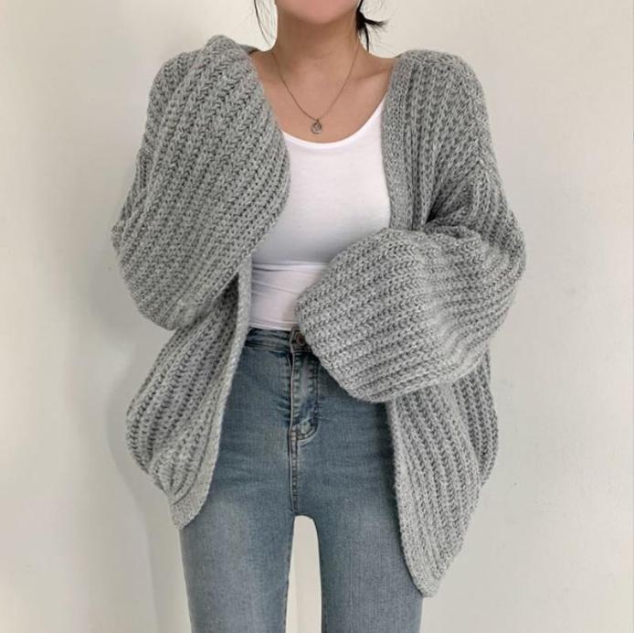 Damen grob gestrickte Oversized Cardigan mit tiefem V-Ausschnitt Mirla-Eva Jonsson