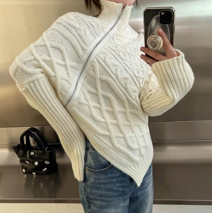 Damen hochwertiger Strickpullover mit hohem Kragen und asymmetrischem Design Mirla-Eva Jonsson