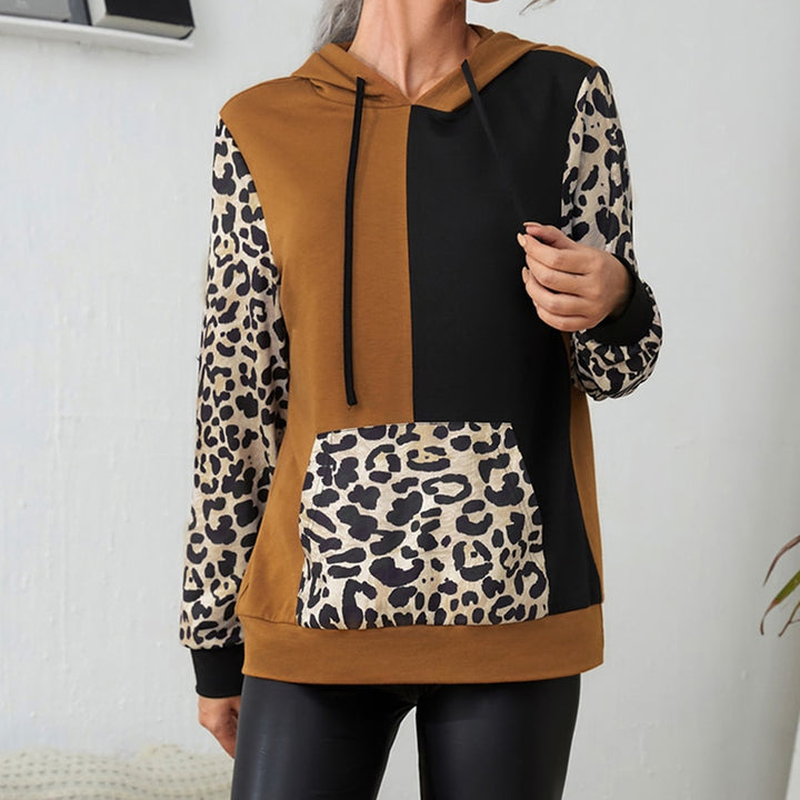 Damen huvtröja med iögonfallande leopardmönster och färgblocksdesign Eva Jonsson-Eva Jonsson