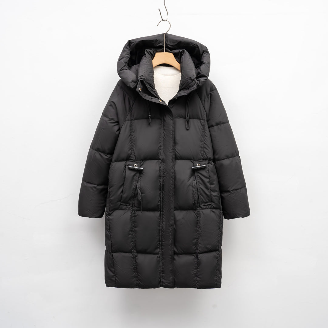 Damen isolierte Winterjacke mit großem Kapuzenkragen und funktionalen Taschen Mirla-Eva Jonsson