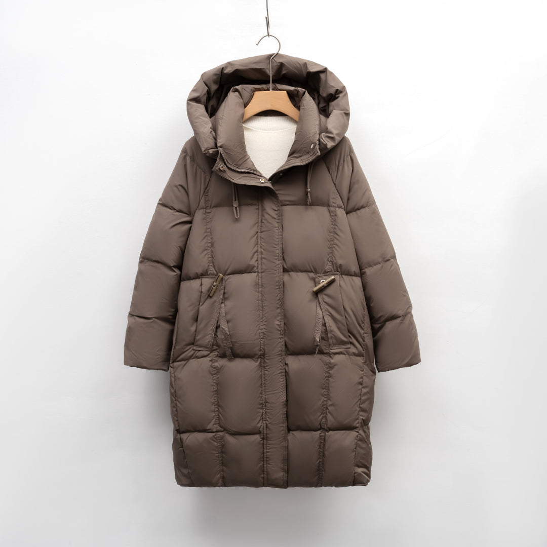 Damen isolierte Winterjacke mit großem Kapuzenkragen und funktionalen Taschen Mirla-Eva Jonsson