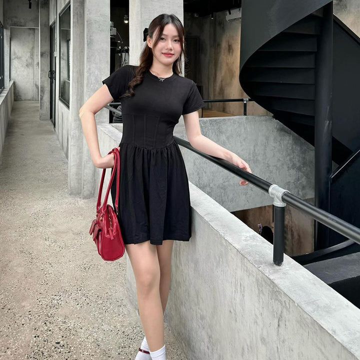 Damen jumpsuit med smickrande snitt och feminin siluett Mirla-Eva Jonsson